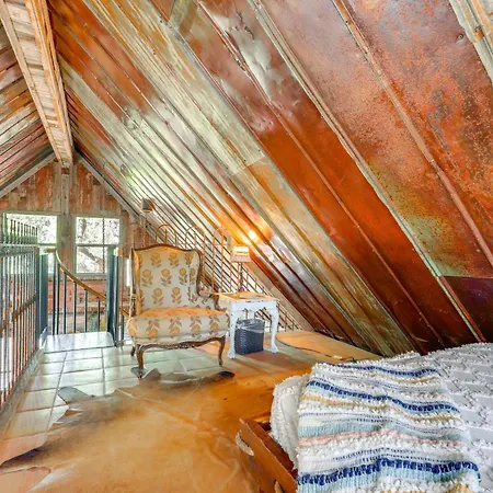 Horse Thief Inn Cabin Retreat With Deck And Hot Tub!